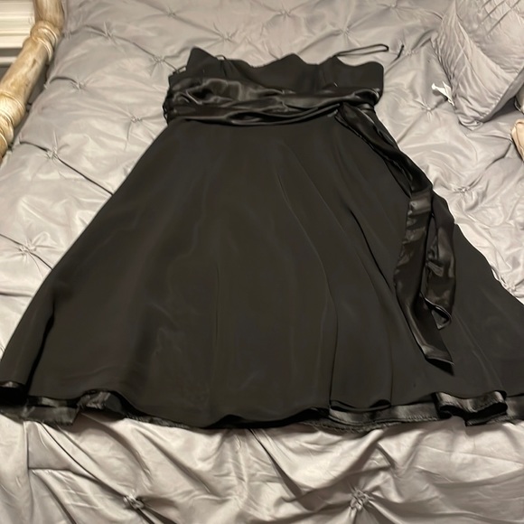 Black cocktail dress - Picture 1 of 5